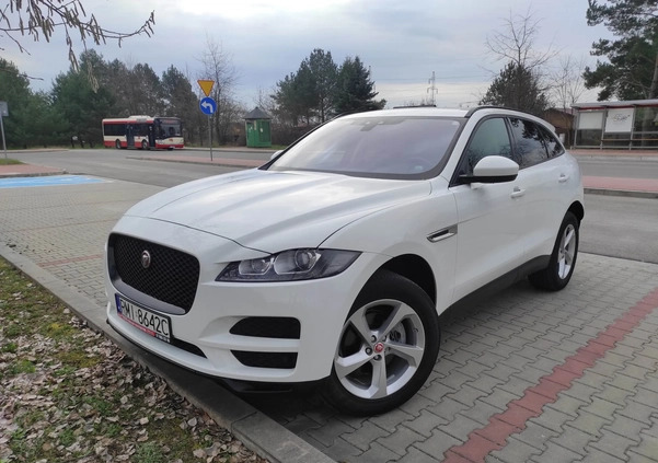 Jaguar F-Pace cena 105900 przebieg: 82000, rok produkcji 2017 z Mielec małe 106